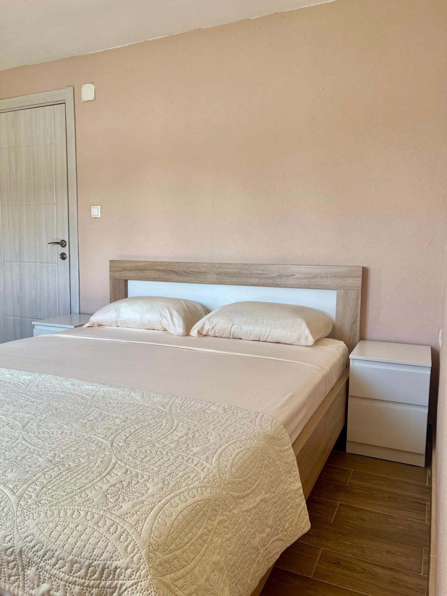 Lakeside Harmony Apartment Golubovci Buitenkant foto