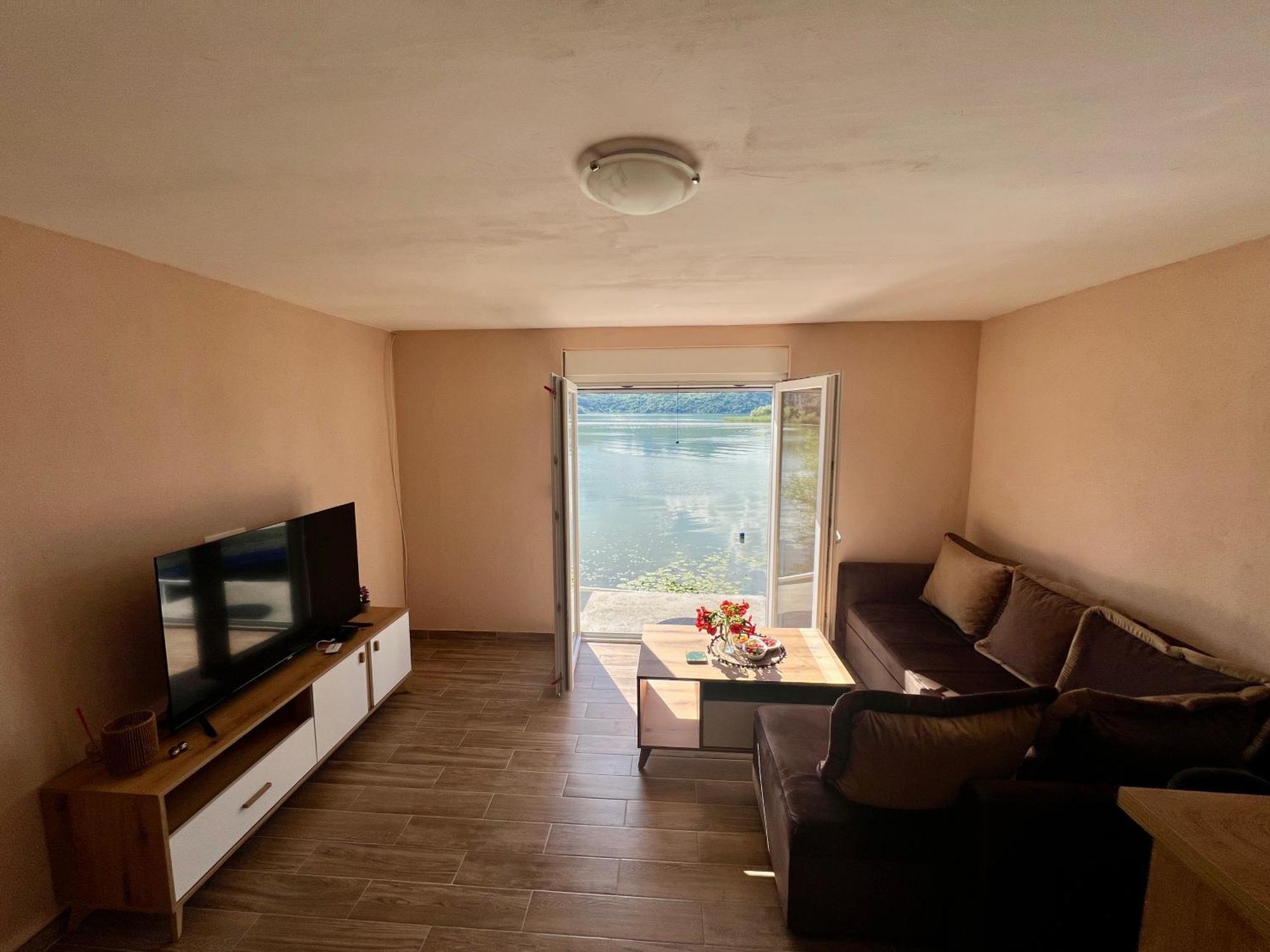 Lakeside Harmony Apartment Golubovci Buitenkant foto
