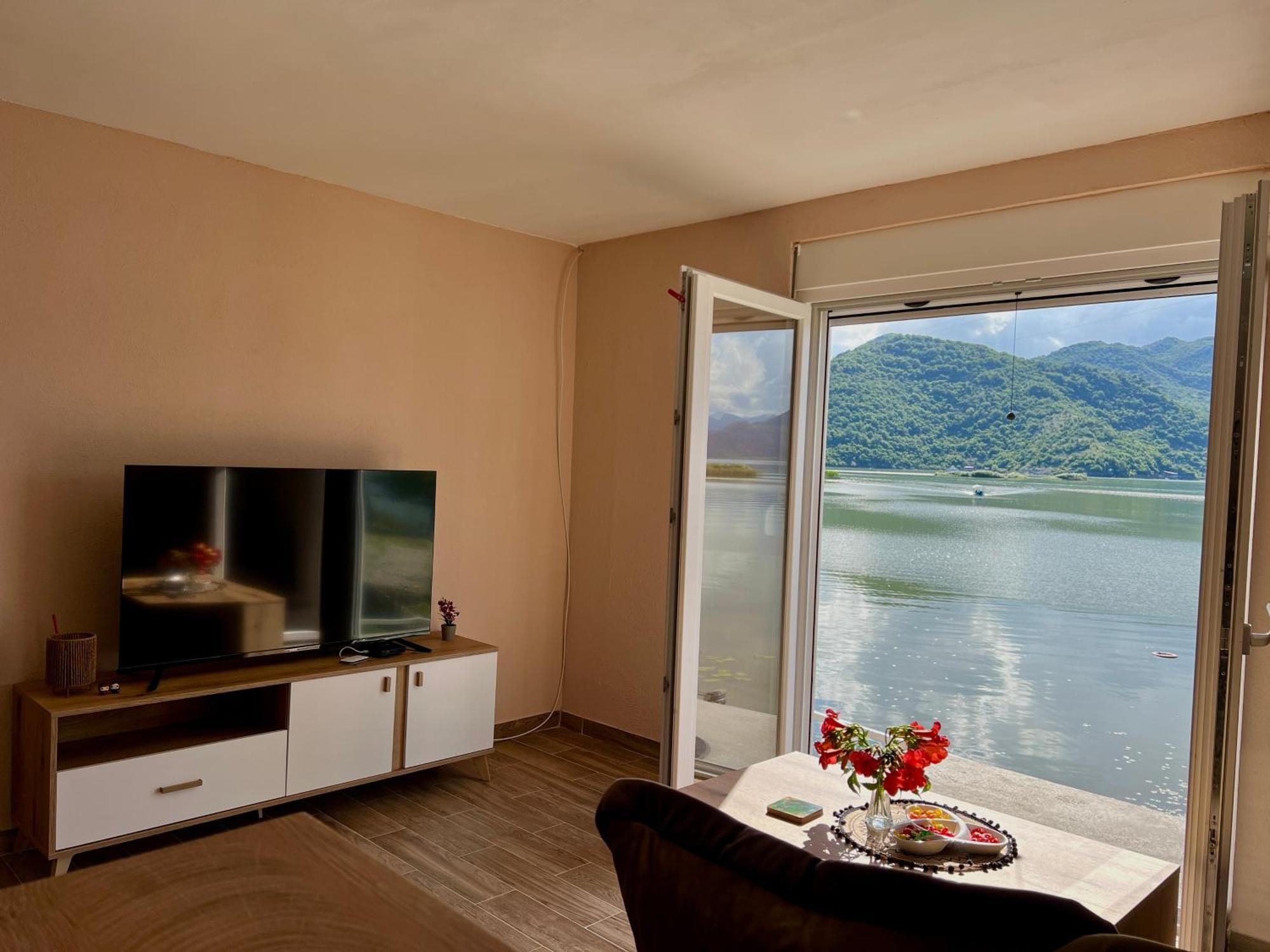 Lakeside Harmony Apartment Golubovci Buitenkant foto