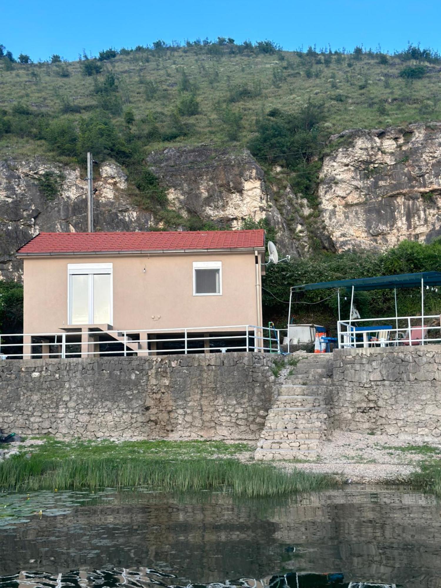 Lakeside Harmony Apartment Golubovci Buitenkant foto