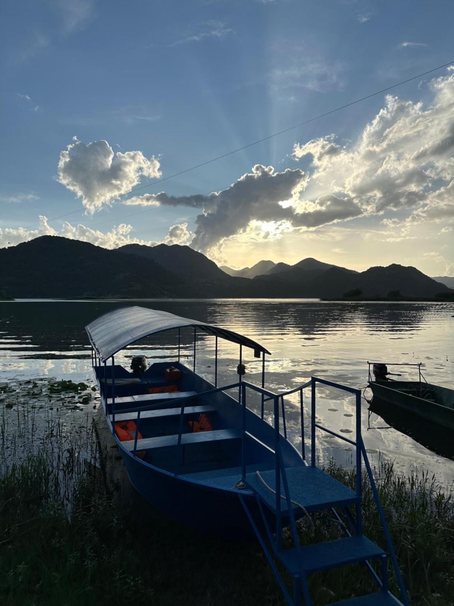 Lakeside Harmony Apartment Golubovci Buitenkant foto