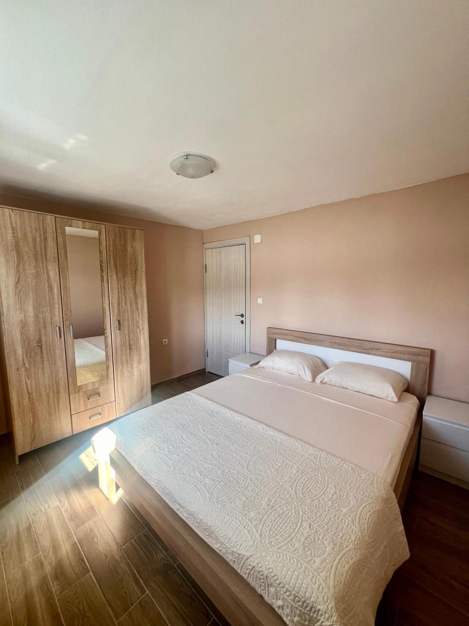 Lakeside Harmony Apartment Golubovci Buitenkant foto