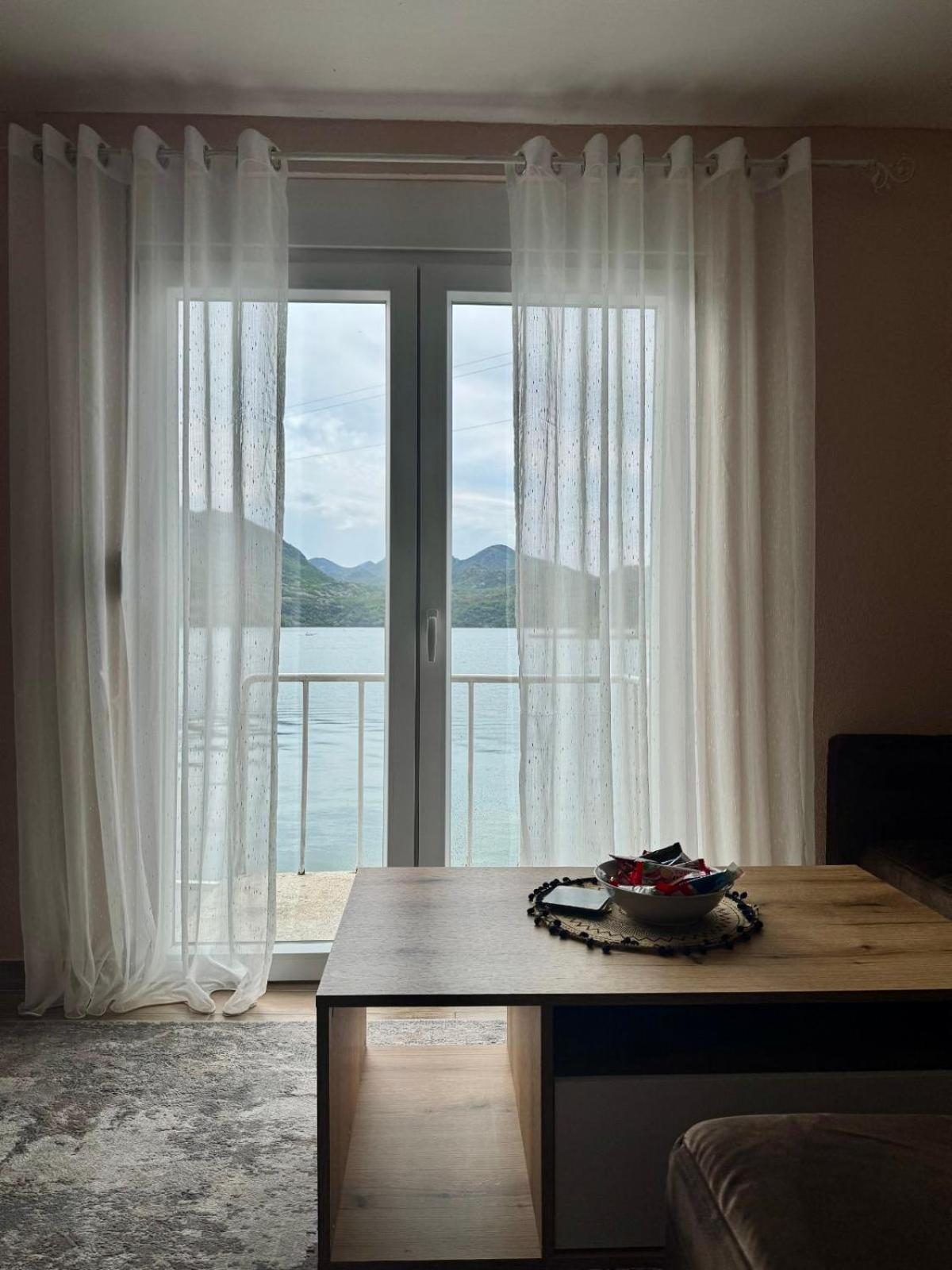 Lakeside Harmony Apartment Golubovci Buitenkant foto