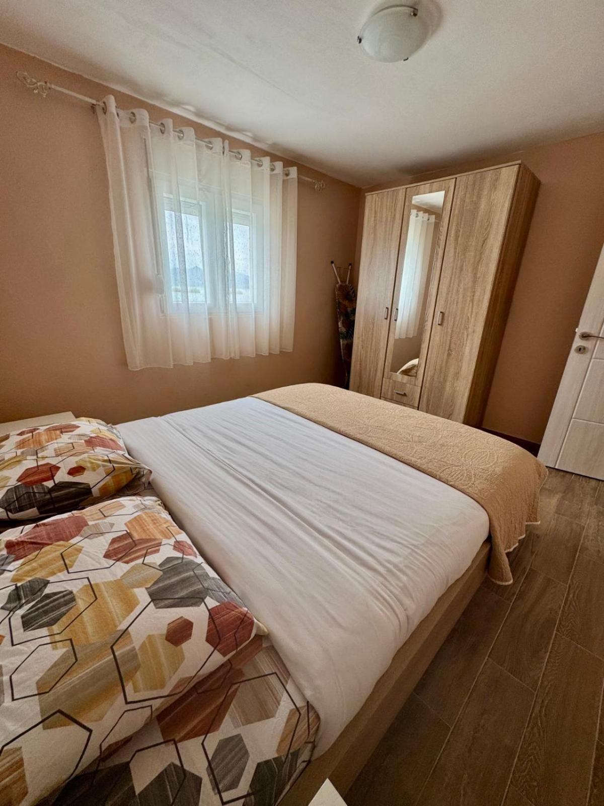 Lakeside Harmony Apartment Golubovci Buitenkant foto