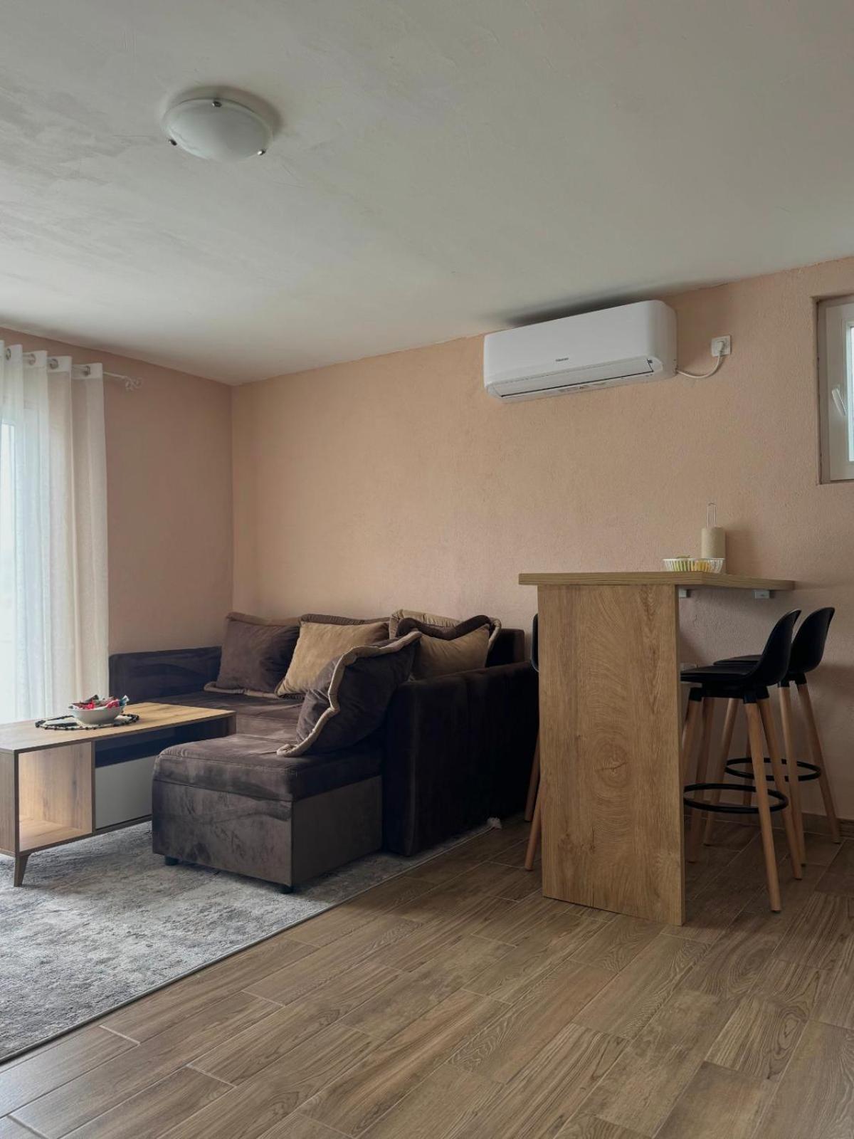 Lakeside Harmony Apartment Golubovci Buitenkant foto