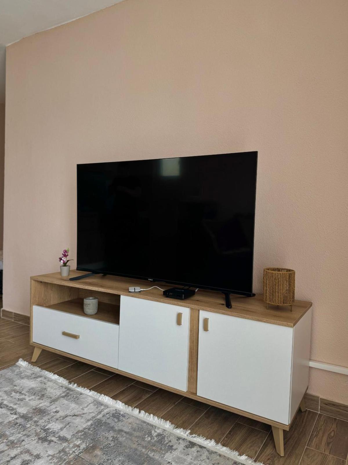 Lakeside Harmony Apartment Golubovci Buitenkant foto